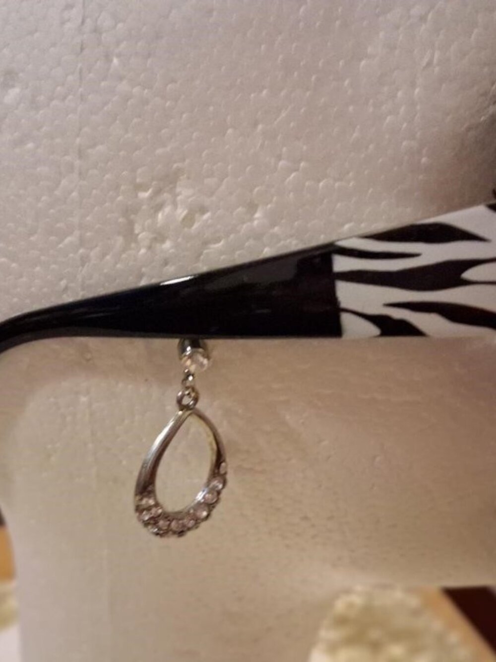 BLACK AND WHITE ZEBRA PRINT SUN GLASSES NWOT - Picture 4 of 4